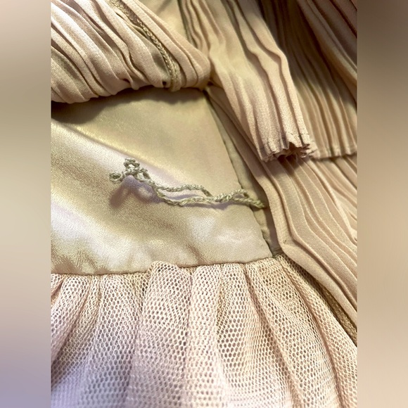 BNWT BCBGMAXAZRIA One Shoulder Tan Dress - Size XS - Picture 6 of 6